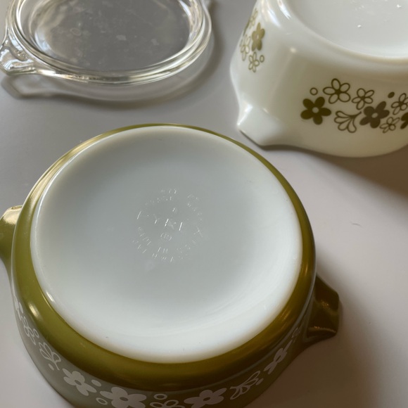 Bundle of 2. One has a lid. Vintage Pyrex Spring Blossom - Picture 6 of 6